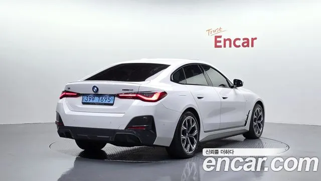 BMW i4 — Фото автомобиля 2