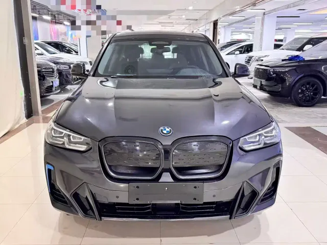 BMW iX3 — Фото автомобиля 2