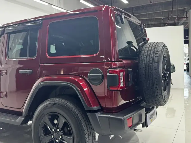 Jeep Wrangler — Фото автомобиля 14