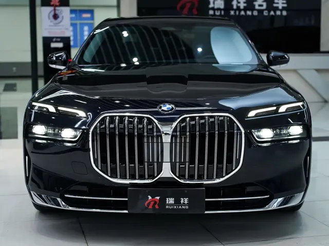 BMW 7 Series — Фото автомобиля 21