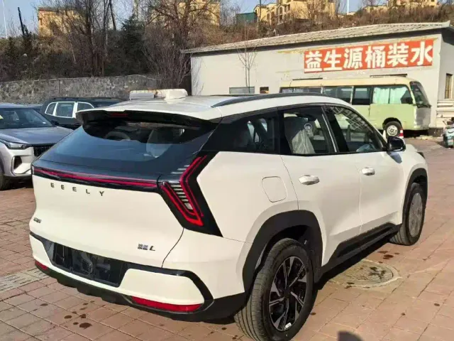 Geely Boyue L — Фото автомобиля 9