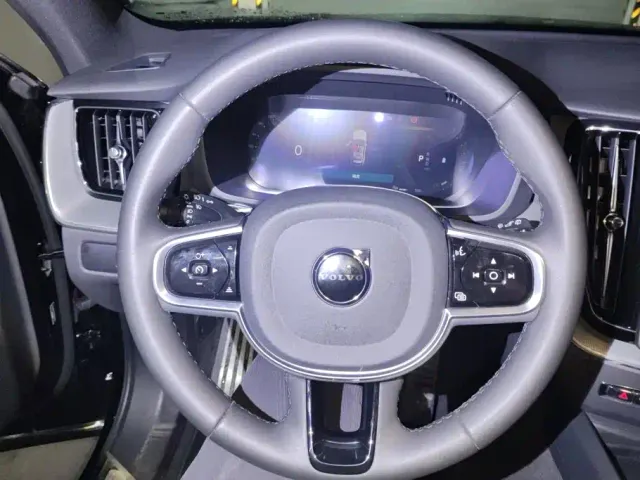 Volvo XC60 — Фото автомобиля 15