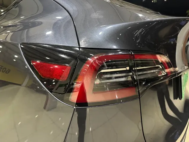 Tesla Model Y — Фото автомобиля 17