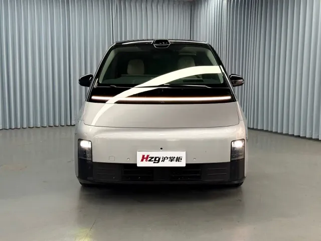Li Auto MEGA — Фото автомобиля 4