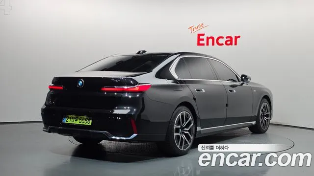 BMW 7 Series G70 — Фото автомобиля 2