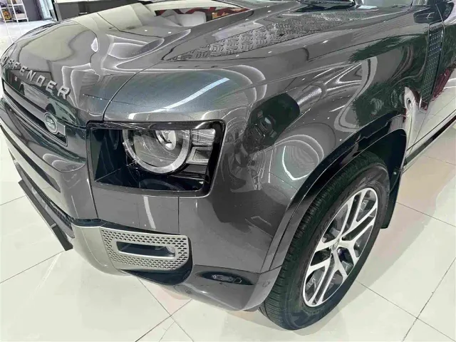 Land Rover Defender — Фото автомобиля 3