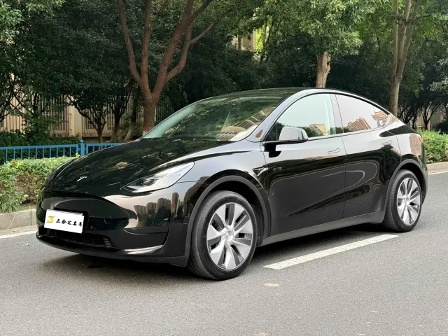 Фотография автомобиля — Tesla Model Y