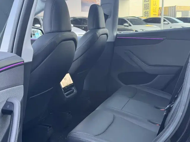 Tesla Model Y — Фото автомобиля 4