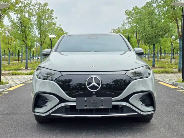 Mercedes-Benz EQE SUV — Фото автомобиля 2