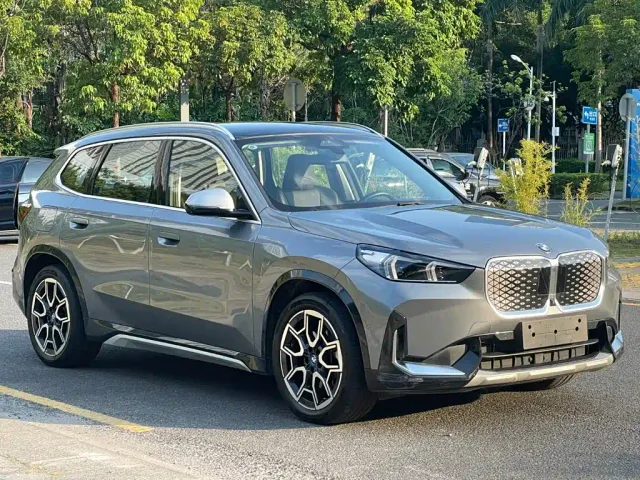BMW iX1 — Фото автомобиля 2