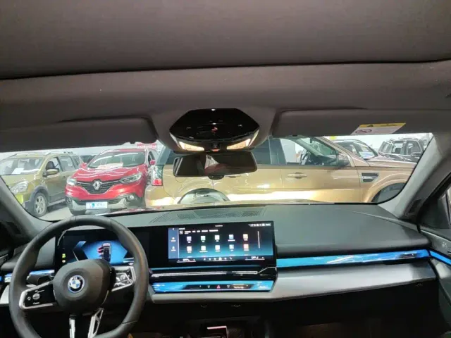 BMW i5 — Фото автомобиля 17
