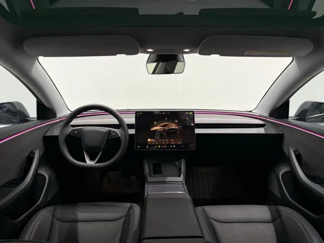Tesla Model 3 — Фото автомобиля 14
