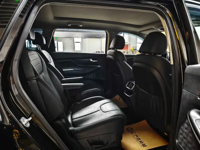 Hyundai Santa Fe — Фото автомобиля 10