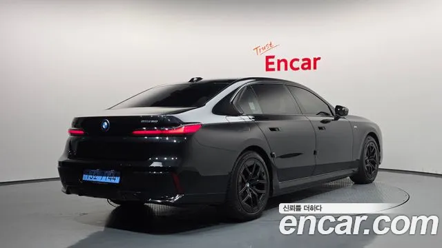 BMW i7 — Фото автомобиля 2