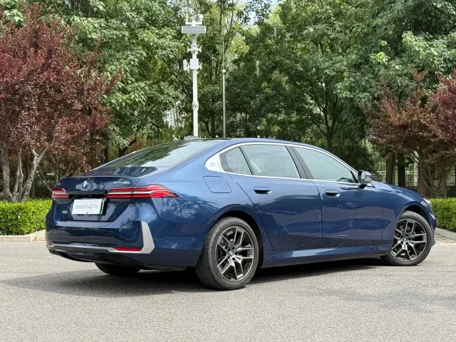 BMW i5 — Фото автомобиля 5