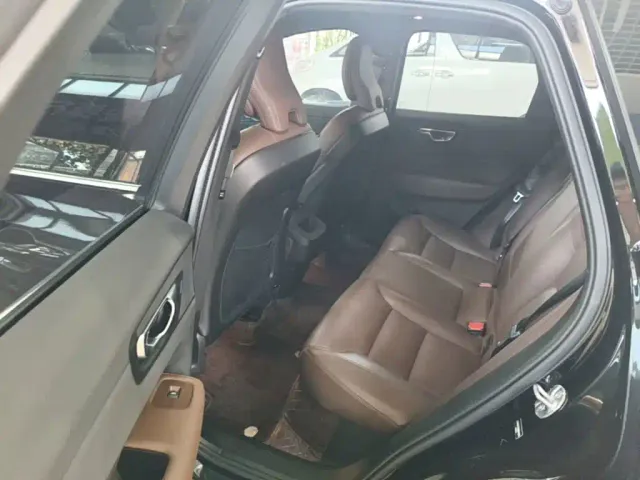 Volvo XC60 — Фото автомобиля 16