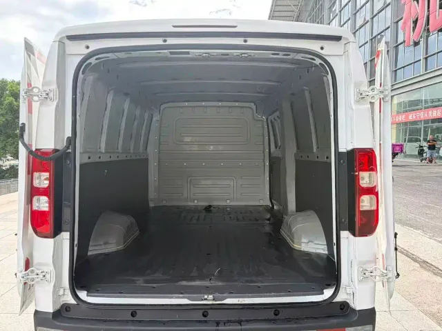 Wuling Yangguang — Фото автомобиля 10