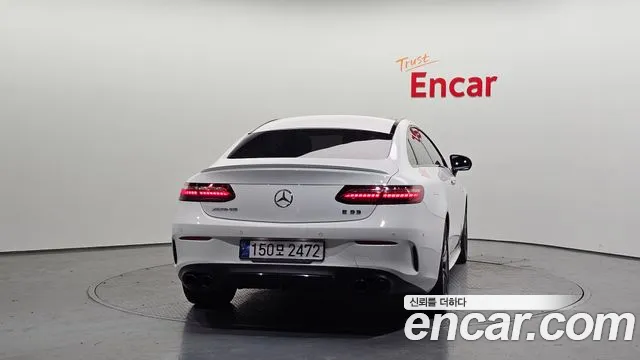Mercedes-Benz E-Class — Фото автомобиля 4