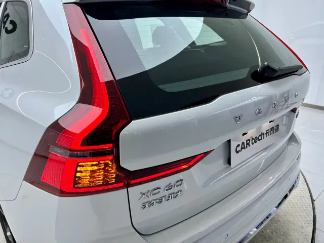 Volvo XC60 — Фото автомобиля 11