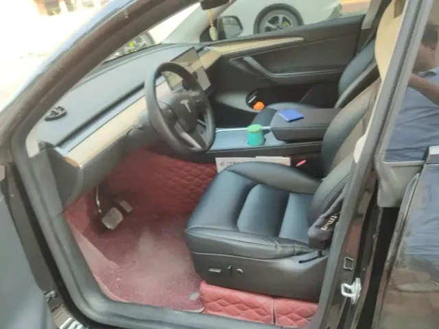 Tesla Model Y — Фото автомобиля 9