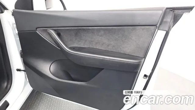 Tesla Model Y — Фото автомобиля 13