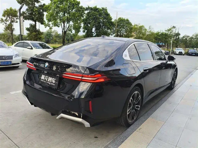 BMW 5 Series — Фото автомобиля 9