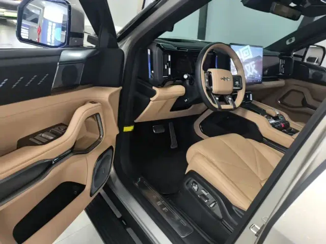 BYD FangChengBao Leopard 8 — Фото автомобиля 15