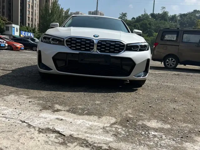 Фотография автомобиля — BMW 3 Series