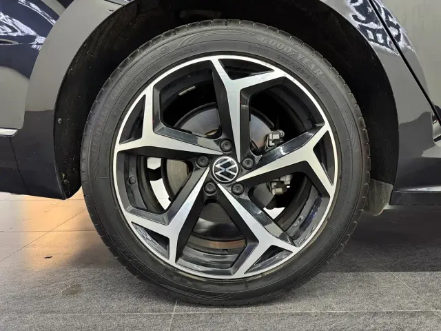 Volkswagen Passat — Фото автомобиля 15