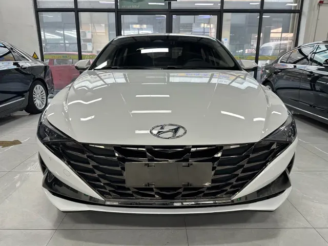 Hyundai Elantra — Фото автомобиля 2