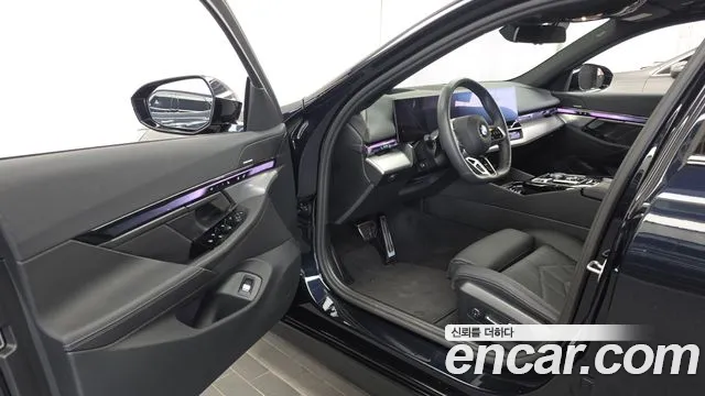 BMW 5 Series G60 — Фото автомобиля 15
