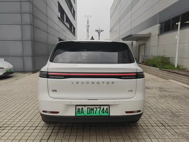 Leapmotor C10 — Фото автомобиля 7