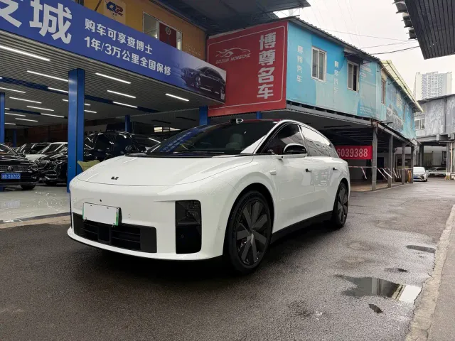 Фотография автомобиля — Li Auto i6
