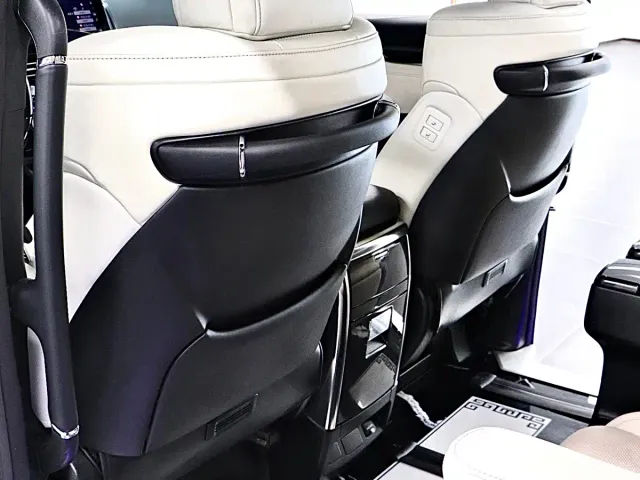 Lexus LM — Фото автомобиля 12