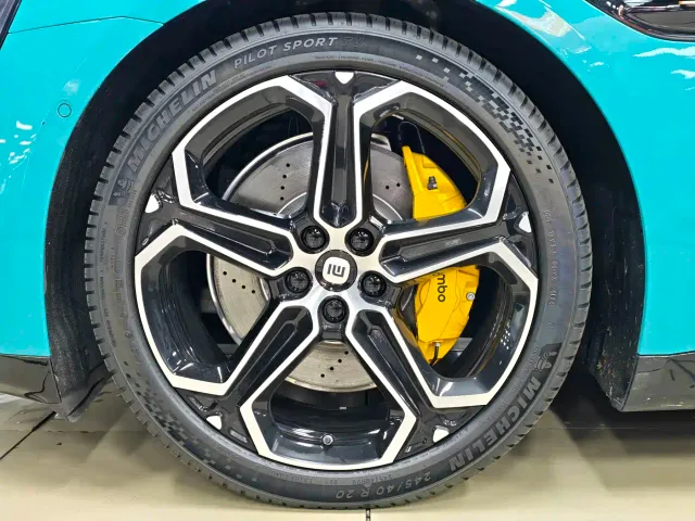 Xiaomi SU7 — Фото автомобиля 24