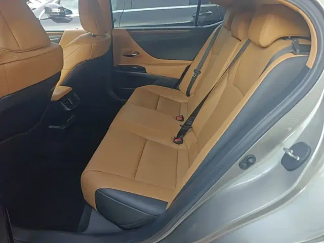 Lexus ES — Фото автомобиля 16
