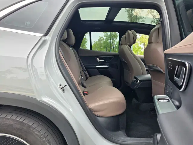 Mercedes-Benz EQE SUV — Фото автомобиля 11