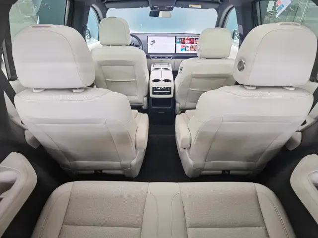 Li Auto L8 — Фото автомобиля 9