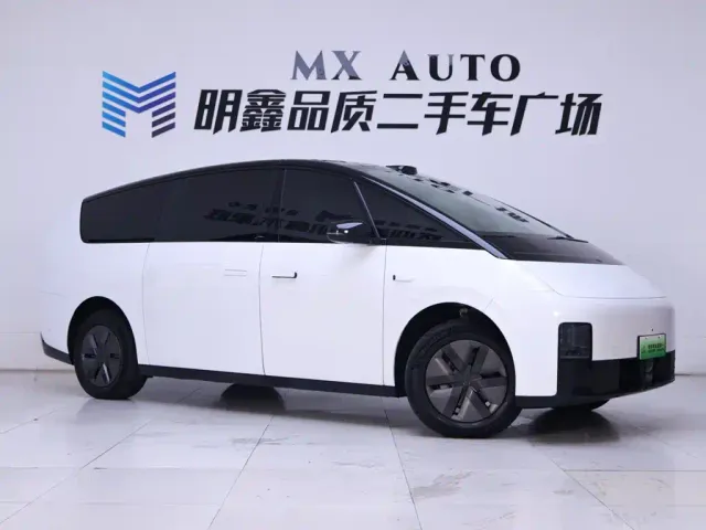 Li Auto MEGA — Фото автомобиля 5