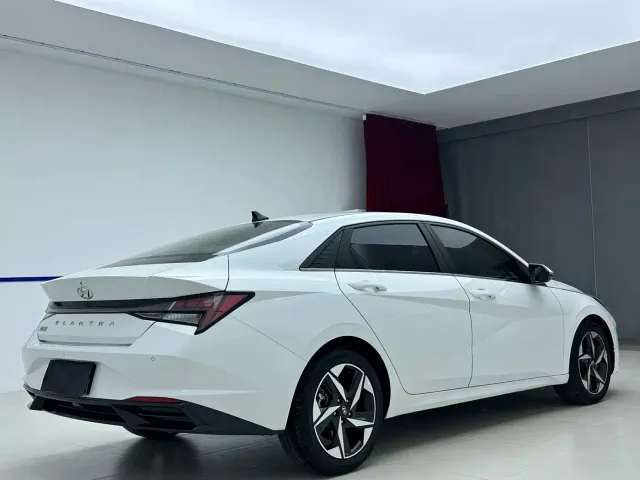 Hyundai Elantra — Фото автомобиля 6