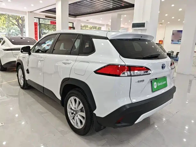 Toyota Corolla Cross — Фото автомобиля 4