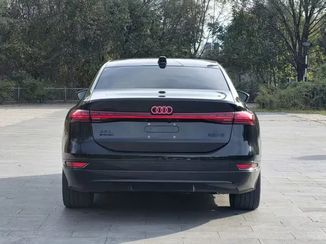 Audi A6L e-tron — Фото автомобиля 4