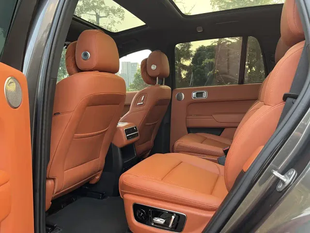 Li Auto L8 — Фото автомобиля 5