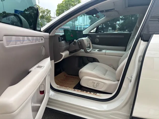 IM Motors LS6 — Фото автомобиля 11
