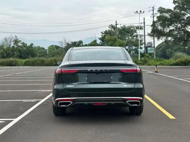 Geely Emgrand — Фото автомобиля 13