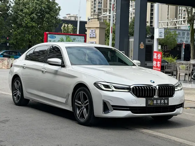 BMW 5 Series — Фото автомобиля 3