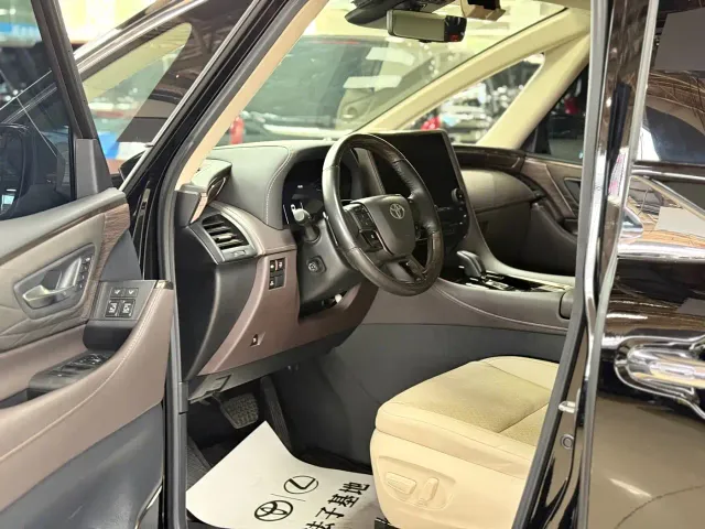 Toyota Alphard — Фото автомобиля 6