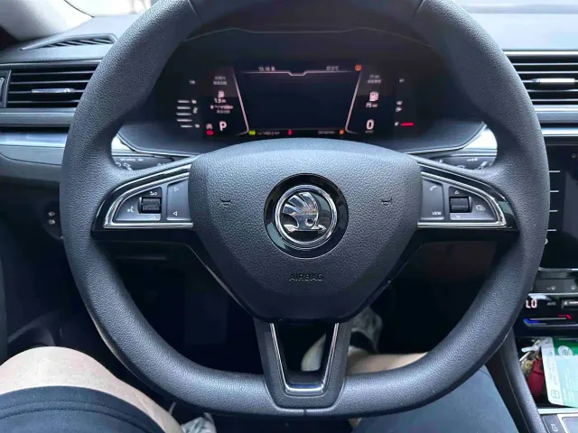 Skoda Superb — Фото автомобиля 12