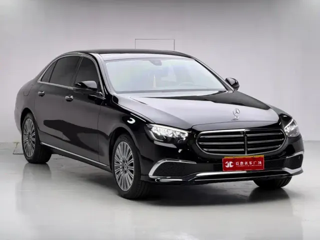 Mercedes-Benz E-Class — Фото автомобиля 3