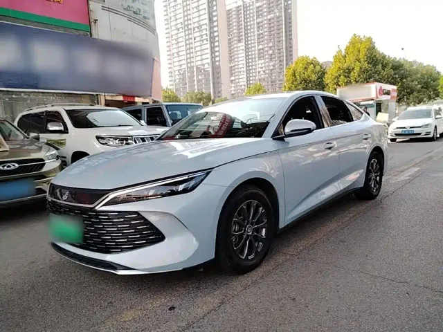 Фотография автомобиля — BYD Qin L